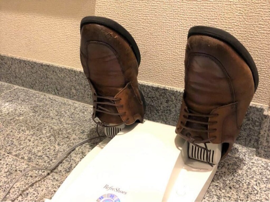 靴くさっ！靴の消臭や脱臭におすすめリフレケアの「リフレッシューズ」