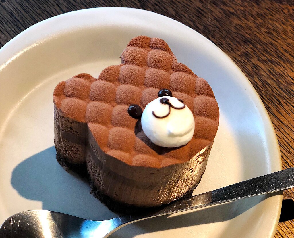 見て食べて幸せ！クリオロのくまさんチョコケーキ「ヌヌースジュニア」