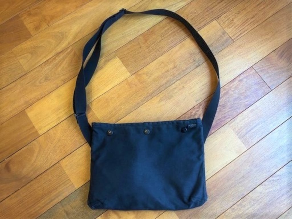 リュックとの併用が◎！便利な吉田カバンのポーターサコッシュ