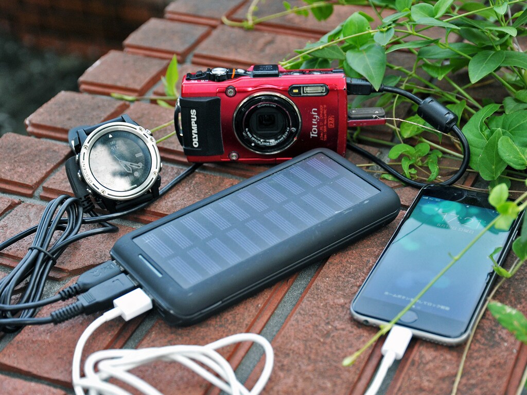 ソーラー充電可能！アウトドアで大活躍の大容量充電器