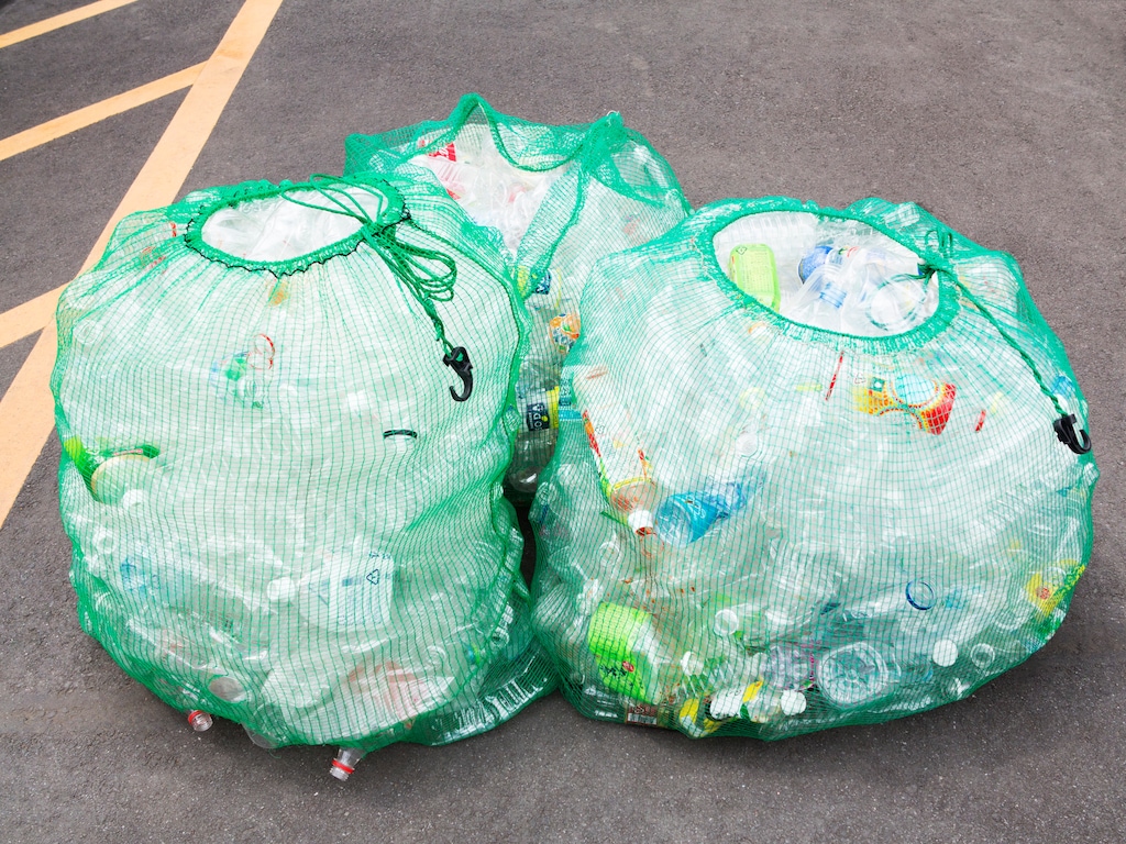 面倒くさいペットボトルの資源ゴミ処理がラクになる便利グッズ「吸いまっせ」