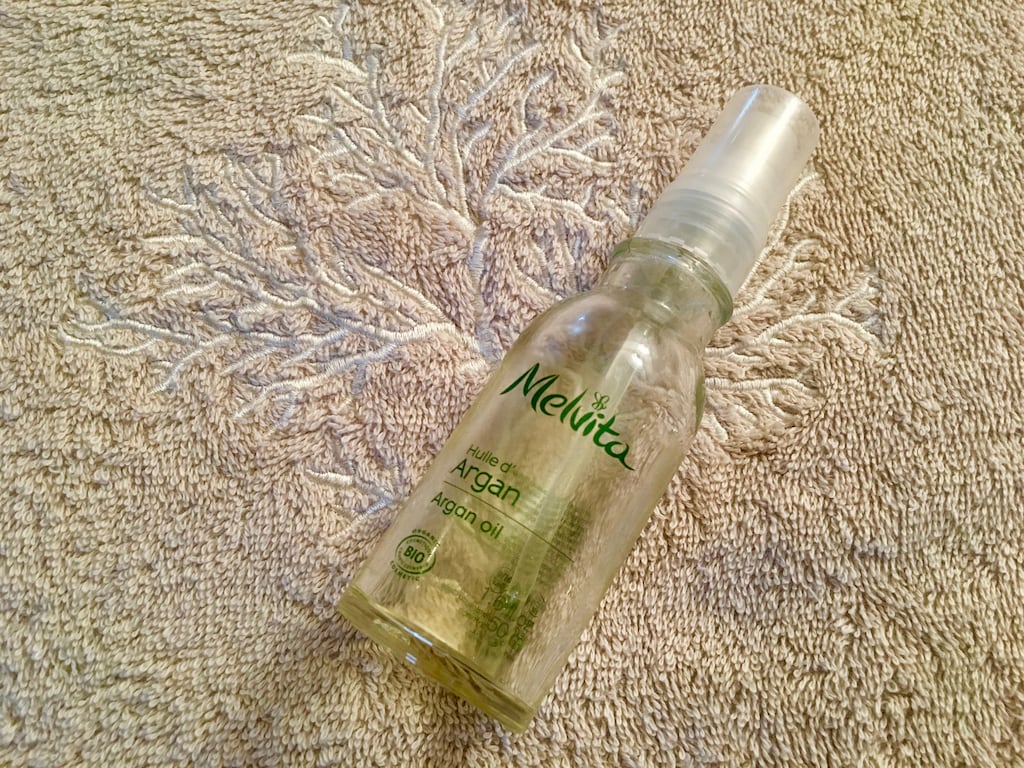 乾燥のシワたるみ防止に！メルヴィータの「アルガンオイル」で頭皮マッサージ