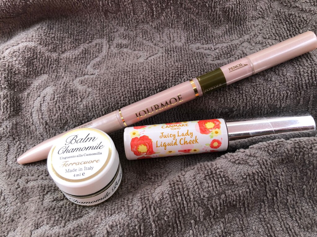 コスパ◎＆ポーチも軽くなる！優秀マルチユースコスメ「厳選2」