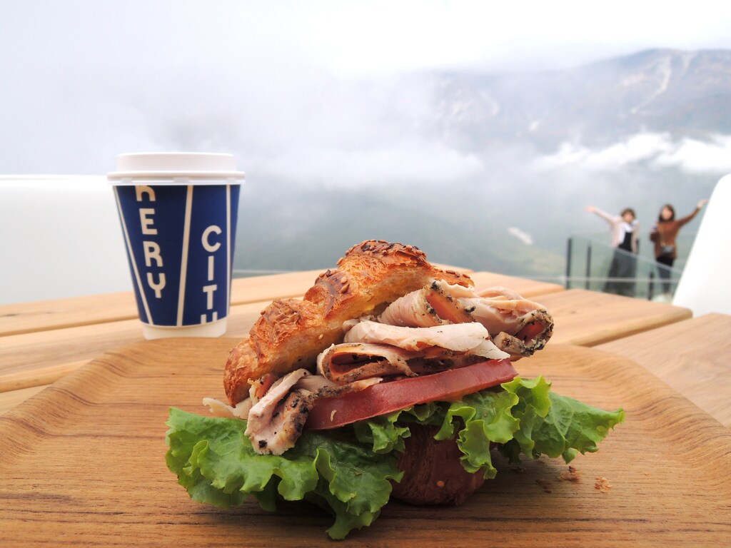 シティベーカリー白馬でしか食べられない「プレッツェルクロワッサンサンド」が絶品