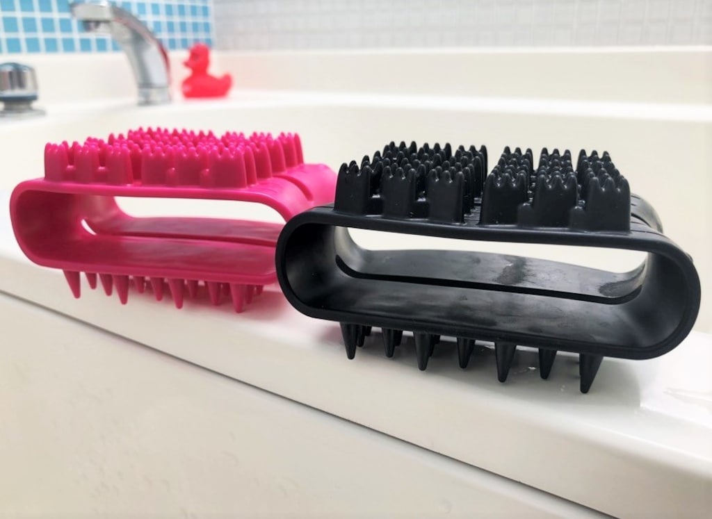 頭皮スッキリ！メリケンサック型のシャンプーブラシ