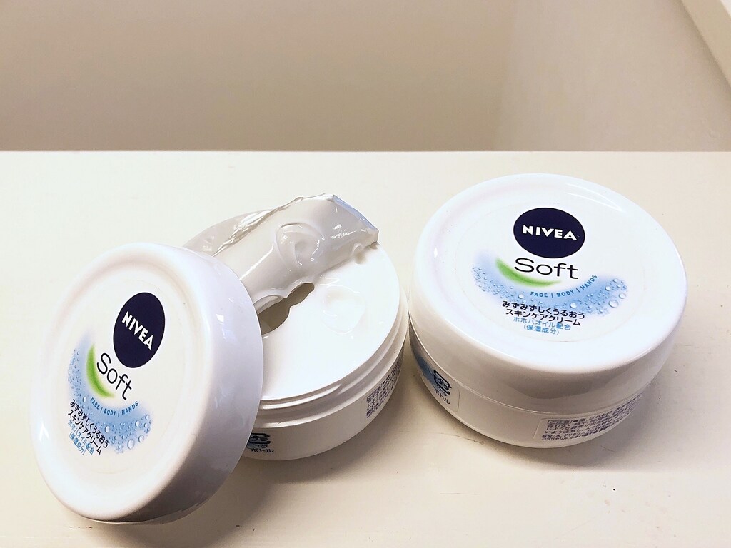 革財布や革バッグのお手入れにも使える！ニベアのハンドクリーム