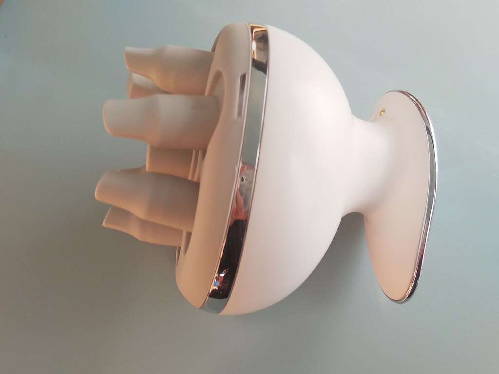 ヤーマンの「アセチノヘッドスパリフト」で頭皮＆フェイスラインケア