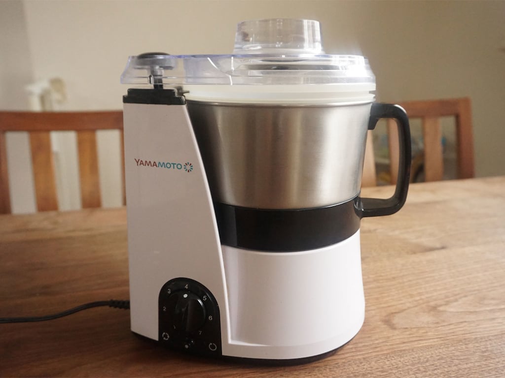 山本電気のフードプロセッサーならコーヒー豆挽きから泡立てまで1台で