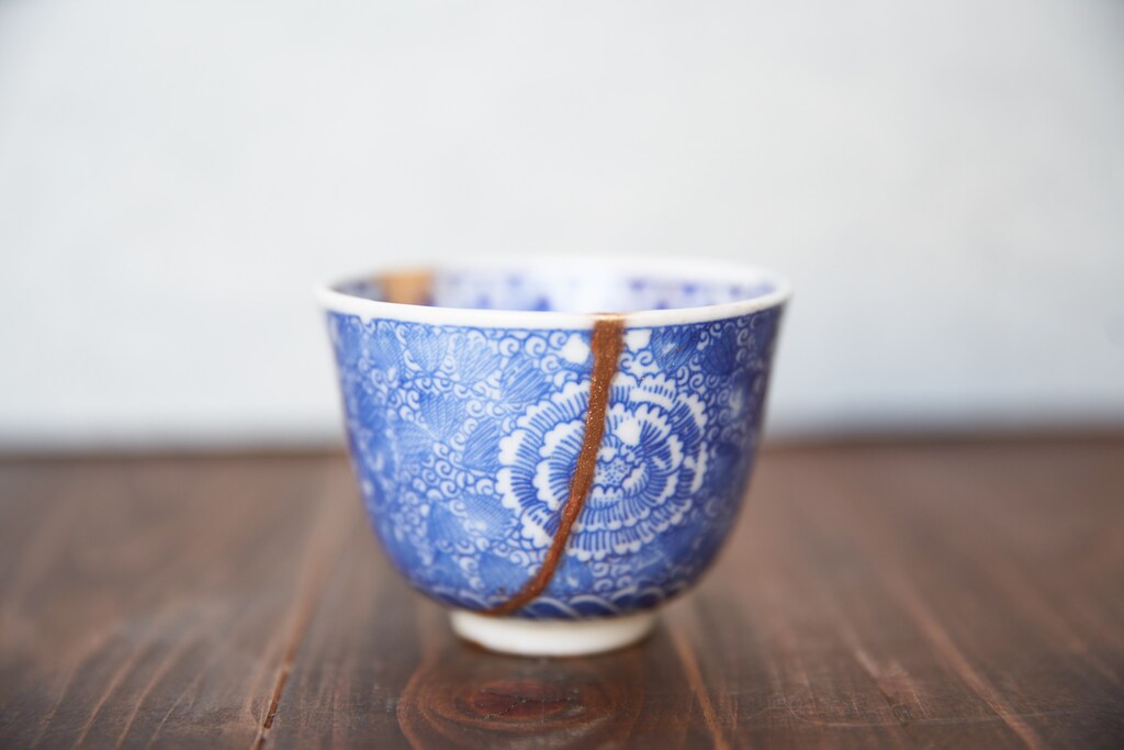 割れた器が蘇る！播与漆行（はりよしっこう）の「金継ぎ初心者キット」