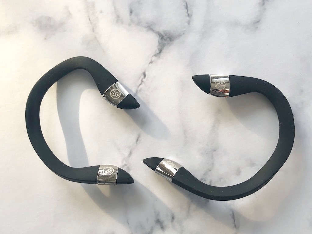 耳にかける美顔器！引き締まった肌を叶える「イヤーアップ」