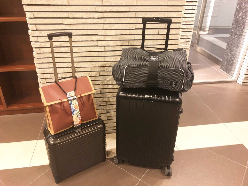 超簡単！増えた荷物をスーツケースに固定できるベルト