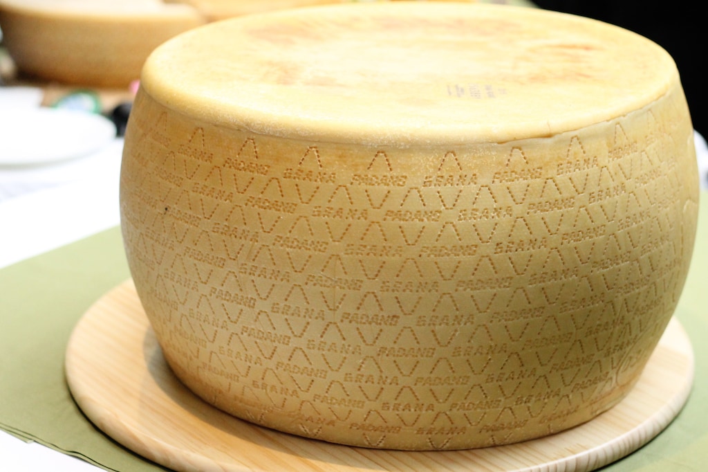 チーズプロフェッショナルも常備！便利な万能チーズ「グラナ・パダーノ」