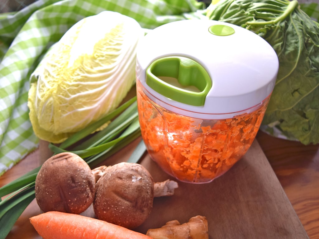 キャベツや白菜も簡単みじん切り！「ぶんぶんチョッパー」を使った時短レシピを紹介