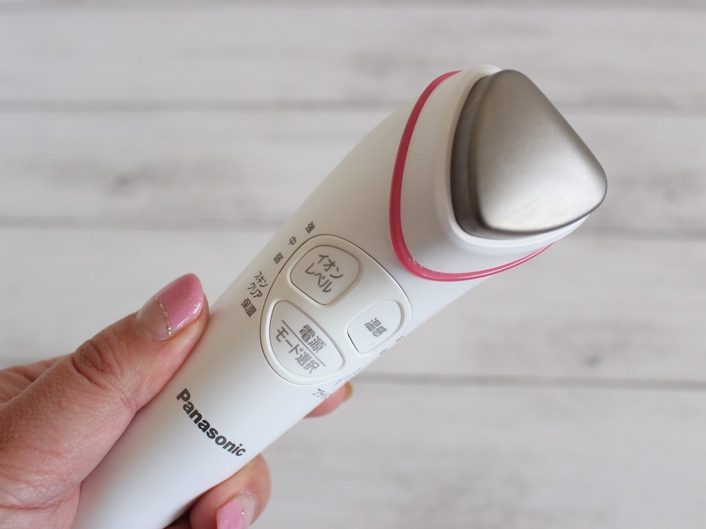 肌のエイジングケアに！化粧水の浸透を高めるイオン導入美顔器