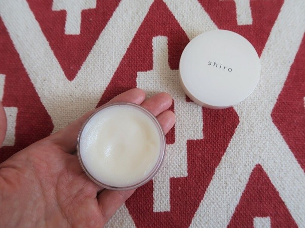 保湿もできて一石二鳥！shiroの「サボン 練り香水」