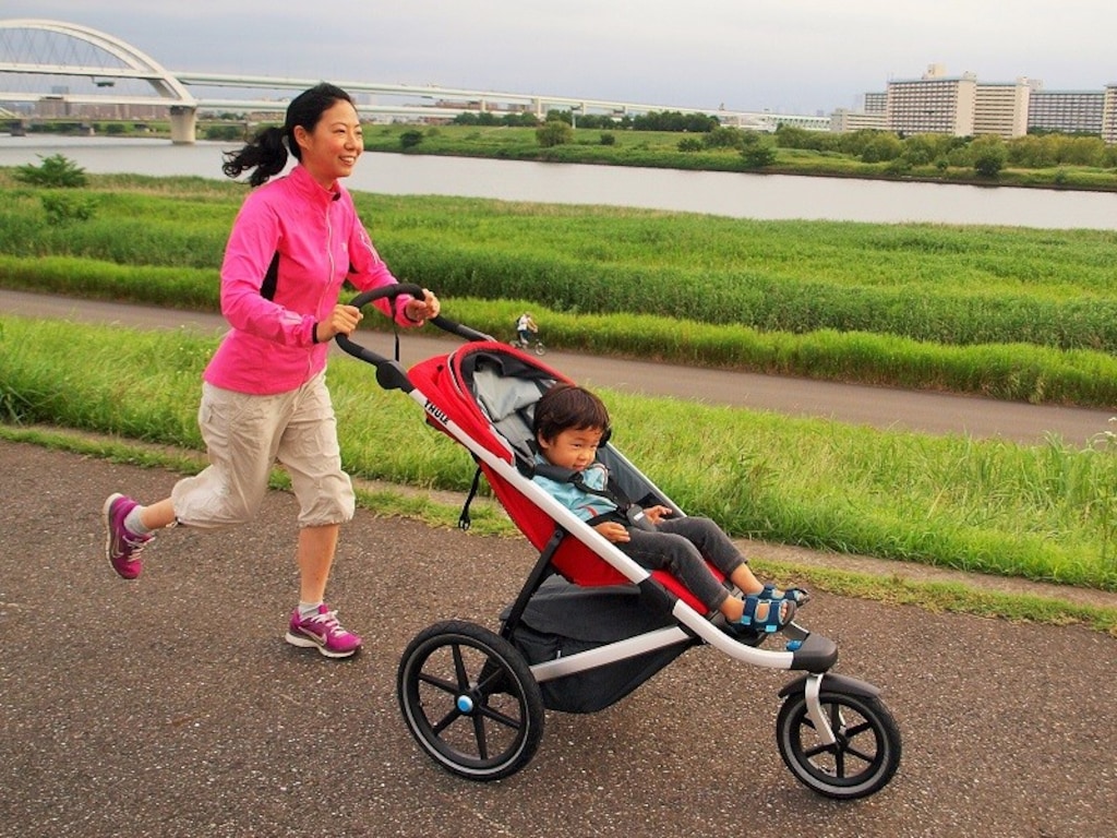 アウトドアでも活躍！かっこいいランニング用ベビーカー「アーバングライド」