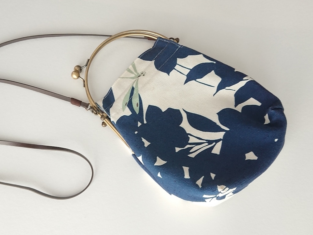 個性光るコーデに！和モダンがかわいい亥之吉の「ベンリー2WAYがま口バッグ」