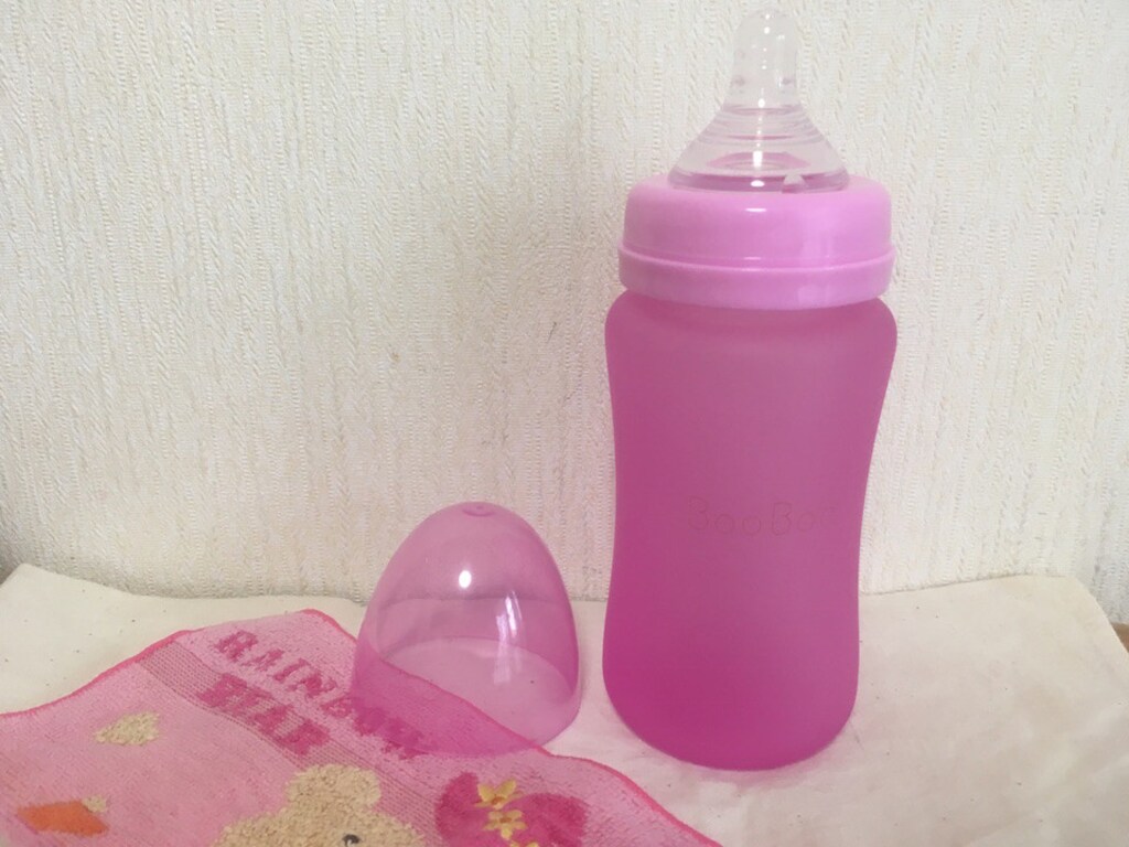 お湯を注ぐだけでミルクの適温がわかる哺乳瓶「マジックベイビー」