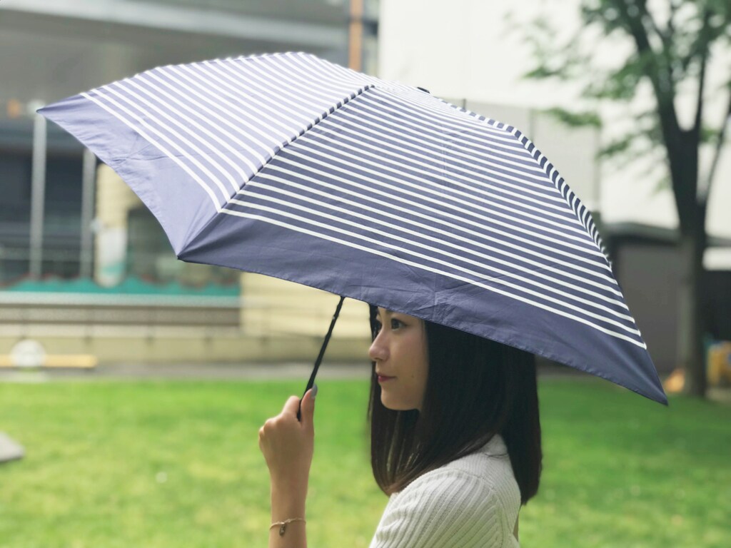 おにぎりより軽い！90gの超軽量折り畳み傘「エアライトアンブレラ」