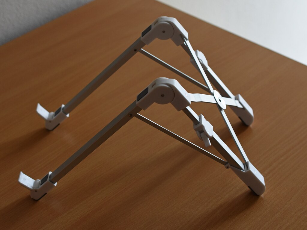 ノマドワーカー必携！NobebirdのノートPCスタンド