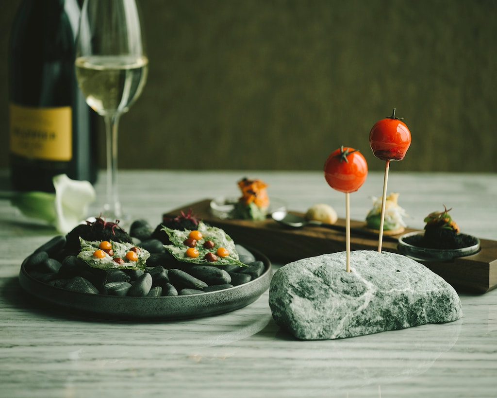 高級ホテル「コンラッド東京」で夜景を見ながらシャンパンとコース料理を堪能