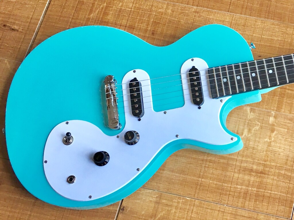 かわいいけどパワフル！インテリアにもなるギター「エピフォン・レス
