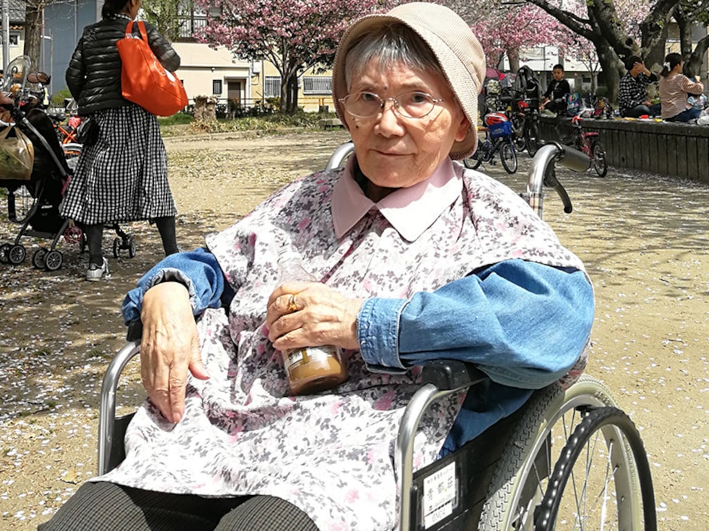 食べることが楽しくなる、オシャレな介護エプロン