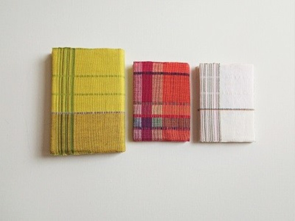  沖縄の伝統織物「機織り工房しよん」のブックカバーで読書が楽しくなる！