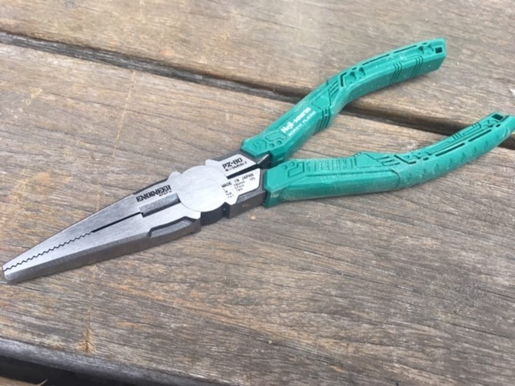 狭い隙間の潰れたネジをしっかり外せる！工具好きの心をくすぐるネジザウルス