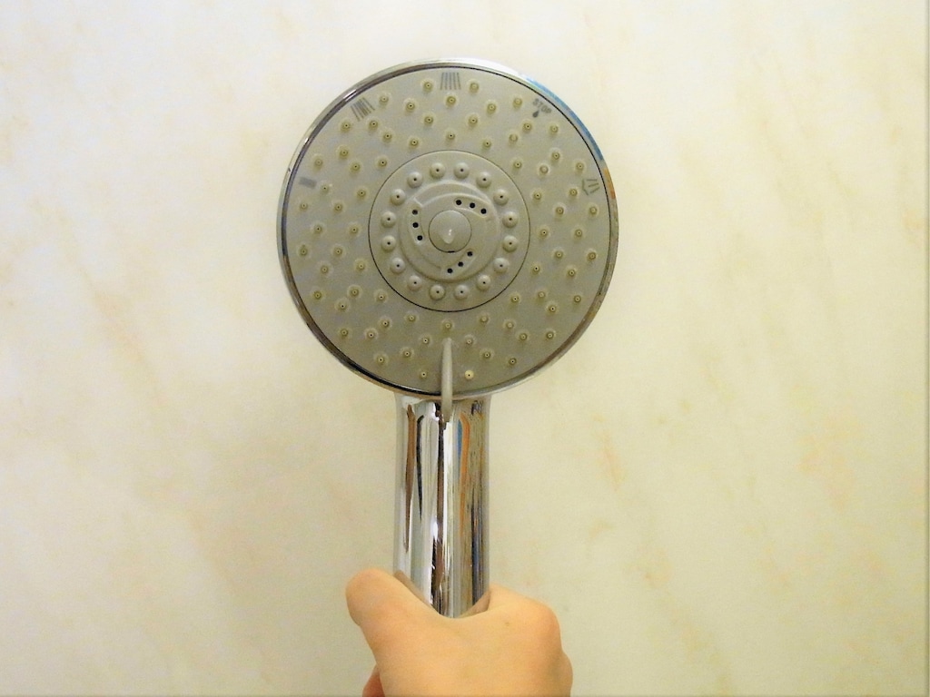 節水効果もアップ！5種類の使い方ができる大きなシャワーヘッド