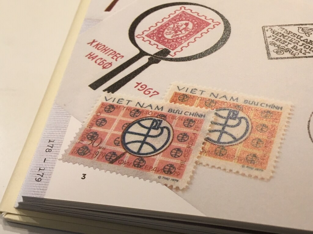 切手収集家必見の一冊！レトロなデザインが楽しめる『切手帖とピンセット』