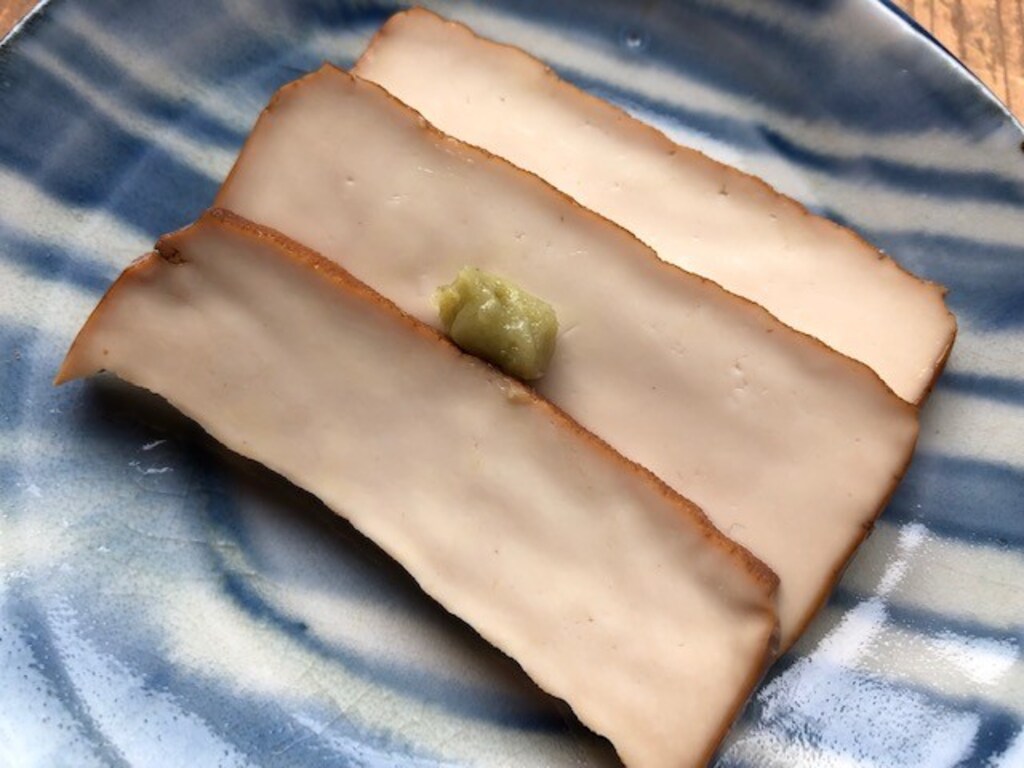 まるでスモークチーズ？おつまみに最適な「スモーク豆腐」の食べ方を紹介