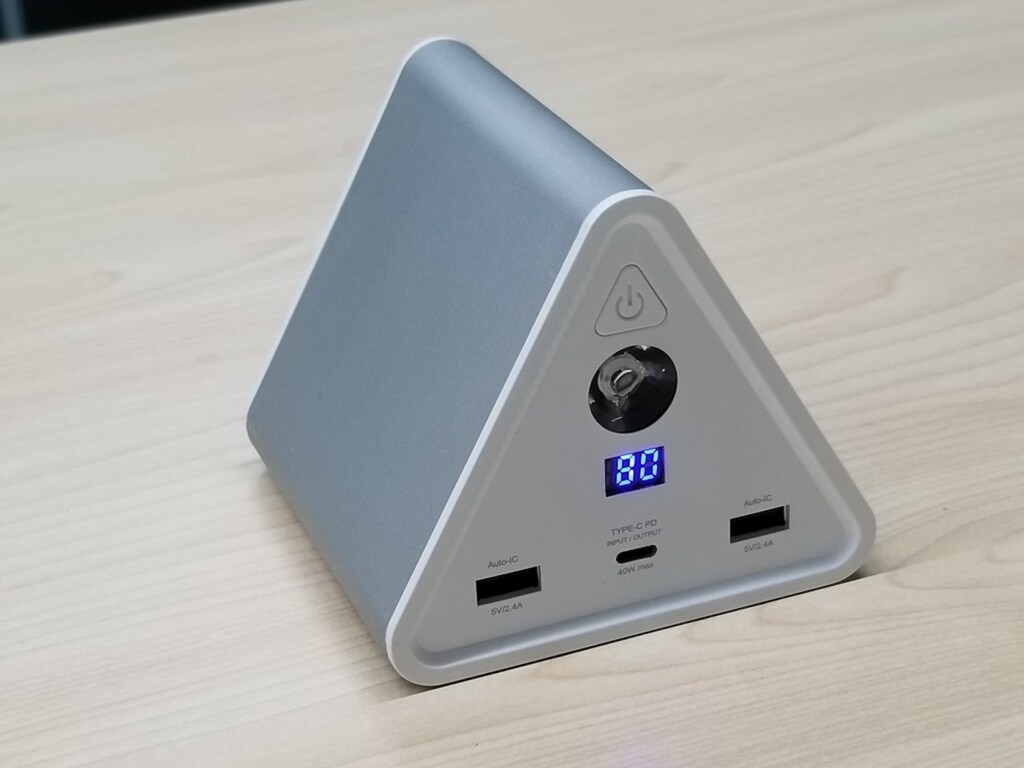 アウトドアでも安心！cheeroの大容量モバイルバッテリー