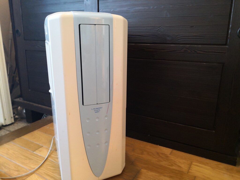 オールシーズン使えてコスパ最強！コロナの除湿器「どこでもクーラー」