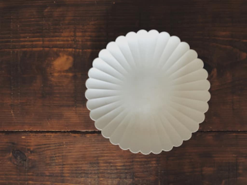 モダンな有田焼「パレスプレート」で普段のおうちごはんが格上げ