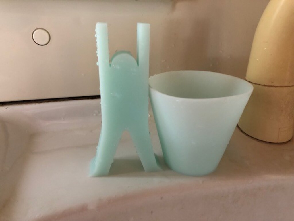  かわいくて衛生的な歯磨き用コップ「＋d KOBITOカップ&スタンド」