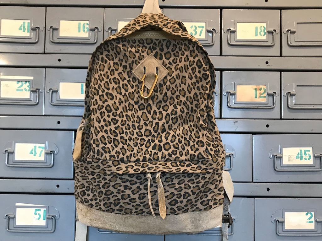 大人女性におすすめ！レオパード柄リュックで「背中オシャレ」を実現！