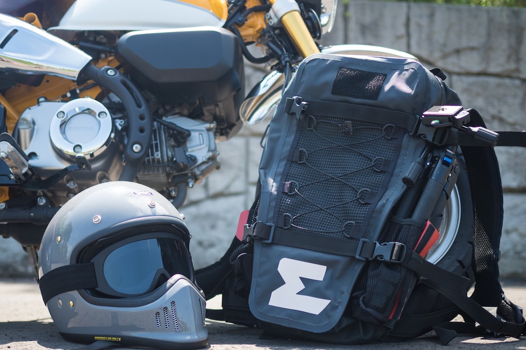 ガジェット好きにおすすめ！最強の防水リュック「ハリケーン」