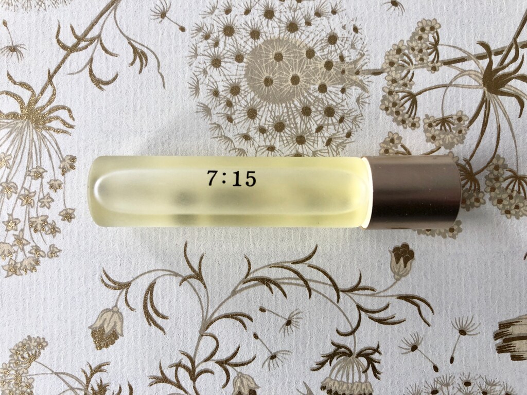 爪のケアならロールオンタイプのuka（ウカ）の「ネイルオイル」がオススメ