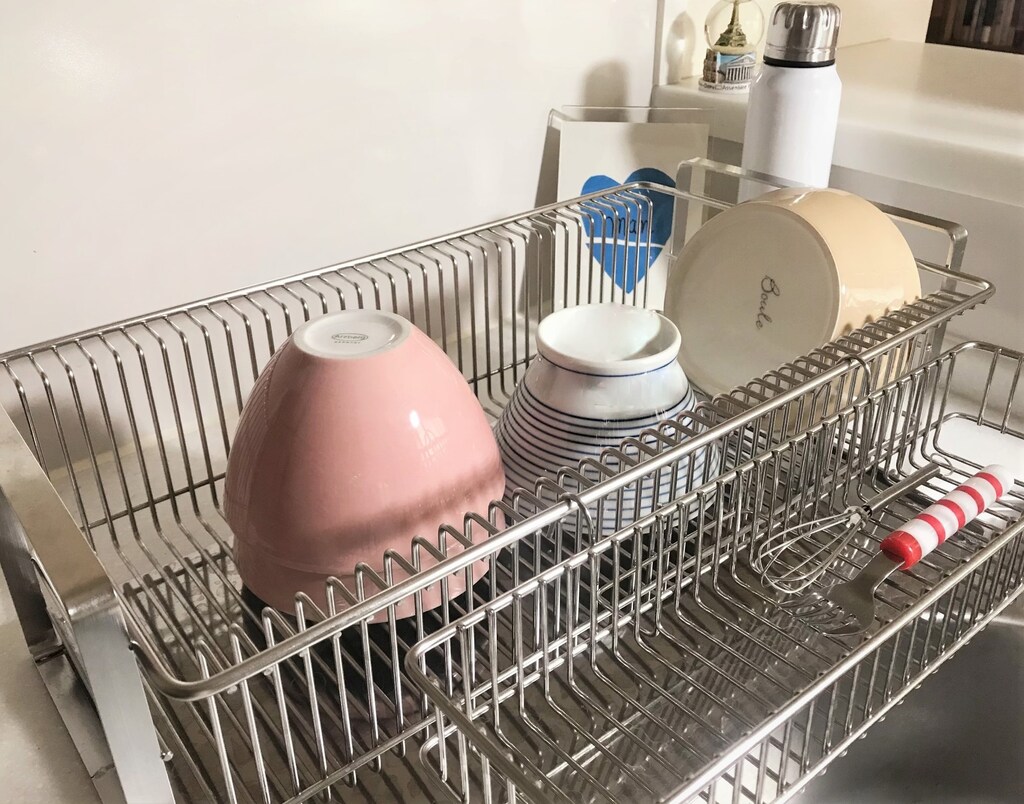 キッチンを整理して清潔に保つ！下村企販の水切りラック