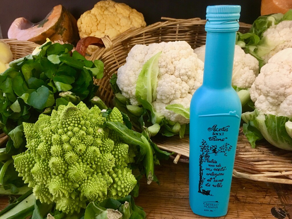 かけるだけで料理が格段にランクアップ！スモーキーに香る冷燻オリーブオイル