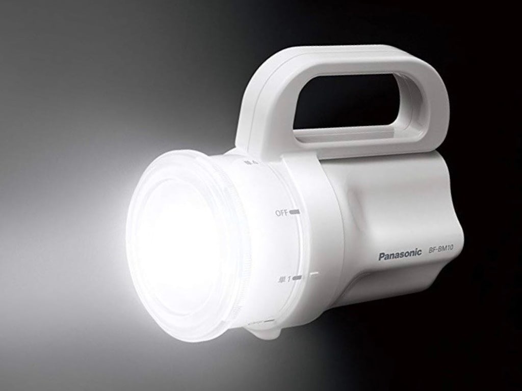 台風など、もしもの備えに！4種の乾電池が使える「電池がどれでもライト」