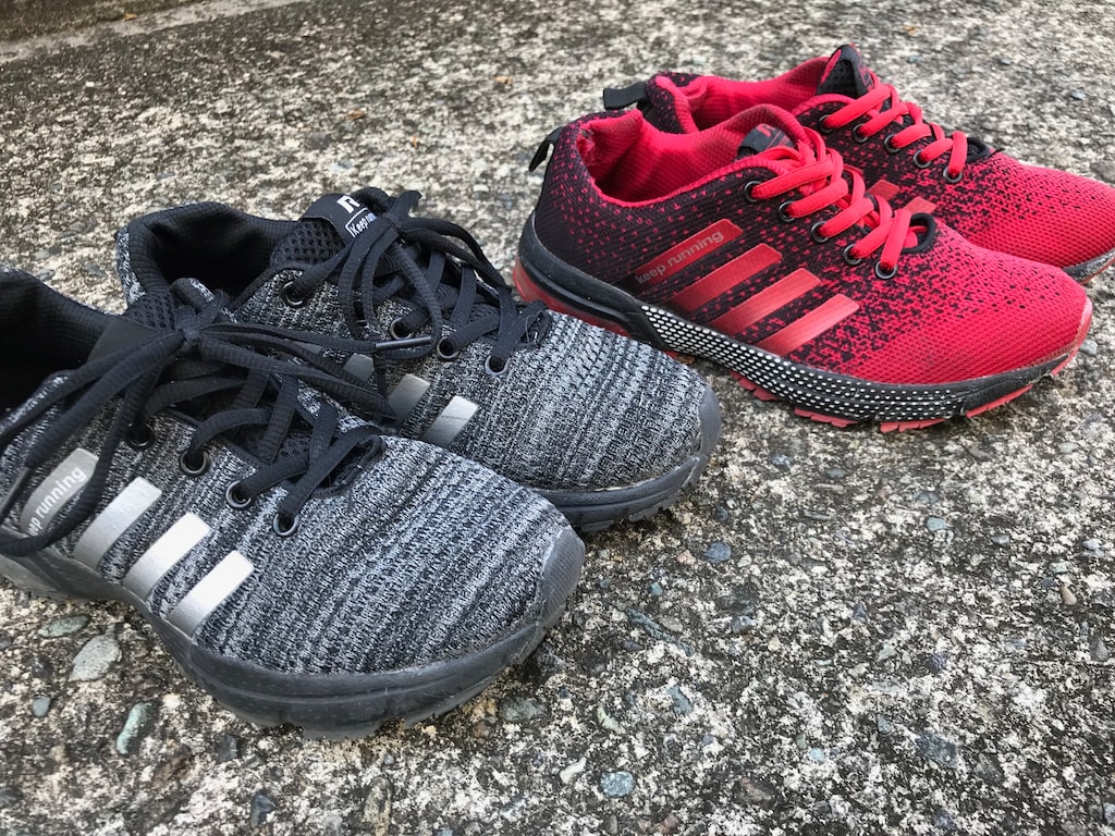 エアー入りで歩きやすい！ハト「トラベルランニングシューズ」がコスパ最高