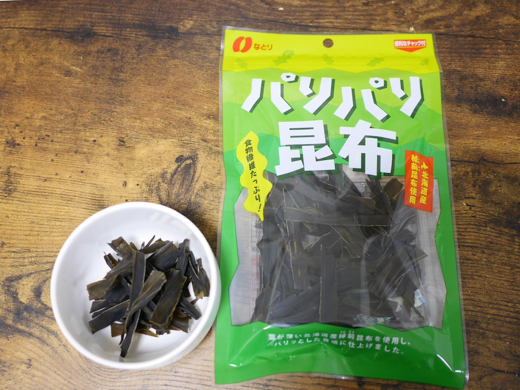ダイエット中のおやつに！食物繊維豊富で低カロリーの「パリパリ昆布」