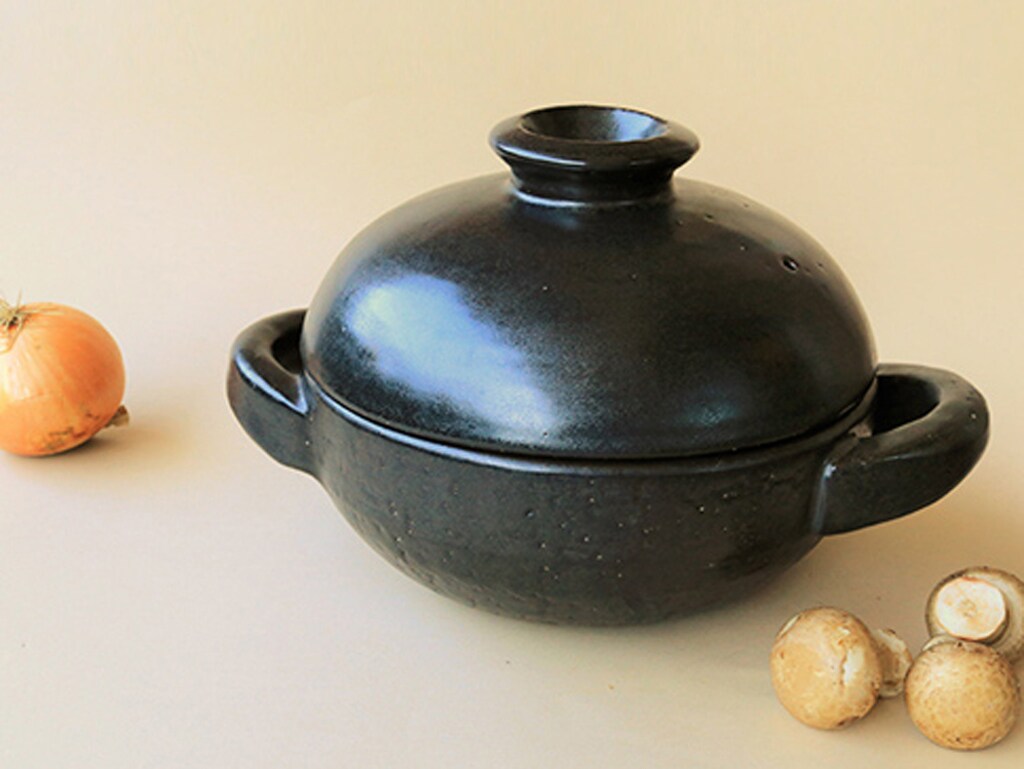 遠赤外線効果で美味しく！多用途に活躍するデザイン土鍋「Nabe Kuro」