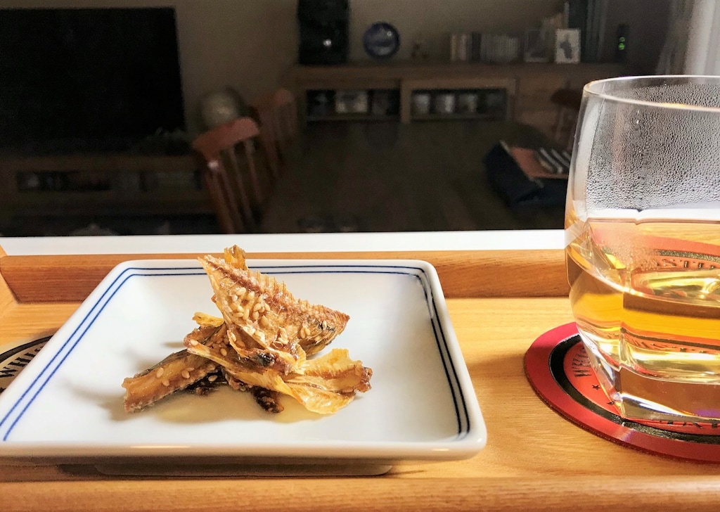 久世福商店の「3種の骨せんべい」を少し炙ると…？ドラマを観ながらつまむのが至福