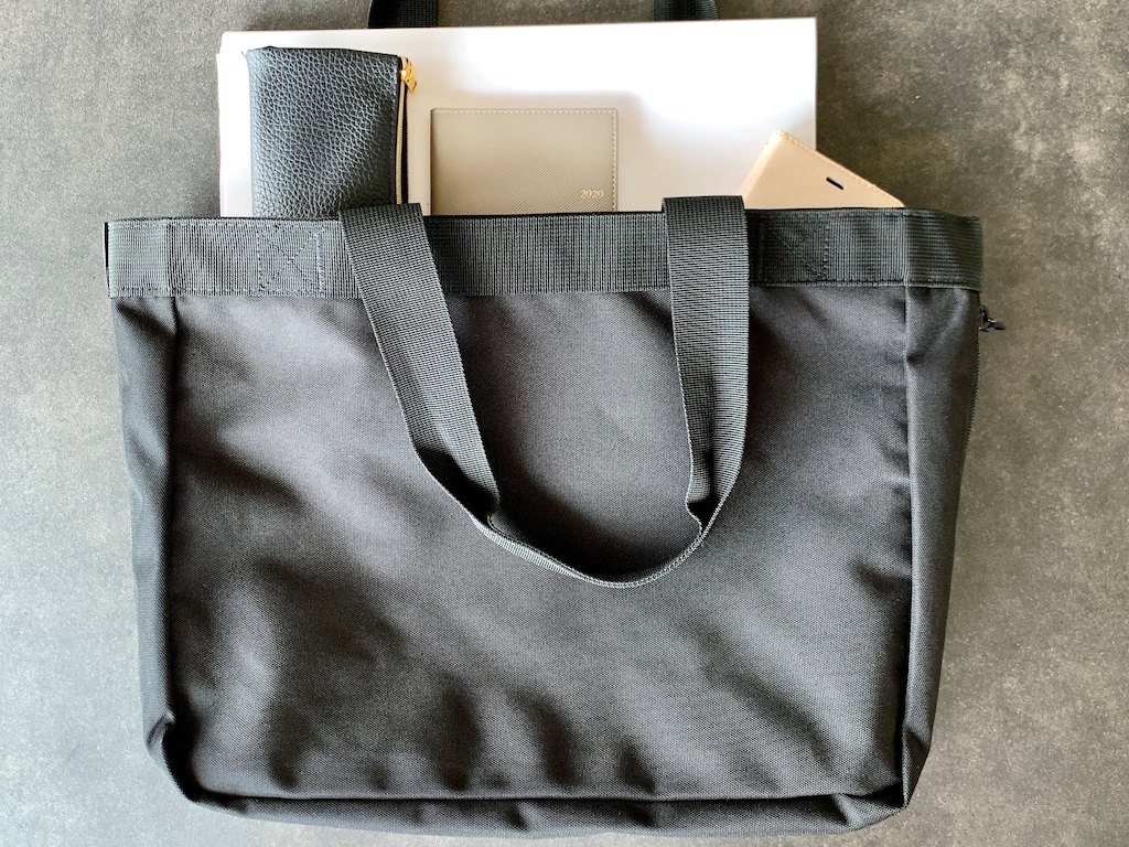 無印良品のマチが広がる「荷物の量で広げられる撥水トートバッグ」が優秀！