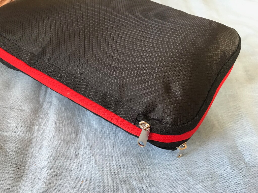 誰でも簡単に衣類を圧縮できるトラベルポーチ「SUDOA」