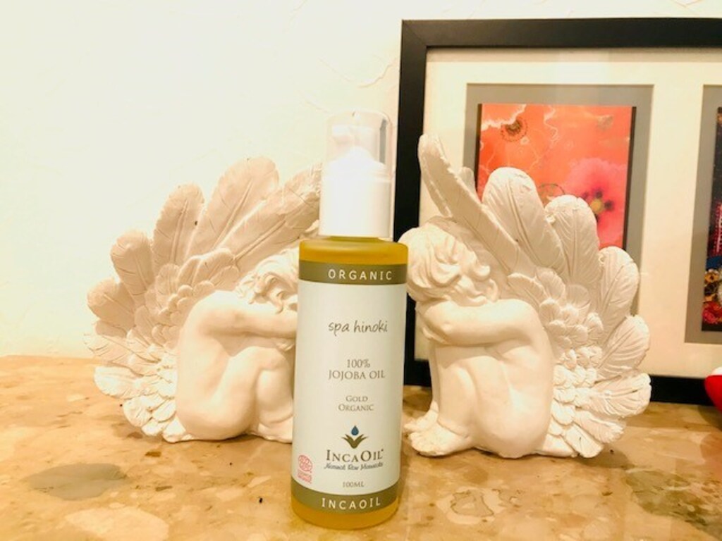メイク前の使用が効果的？ホホバオイル「spa hinoki」の使い方