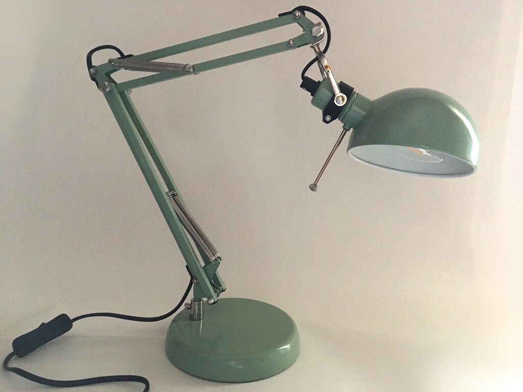 レトロかわいいIKEAのワークランプ「フォルソー」